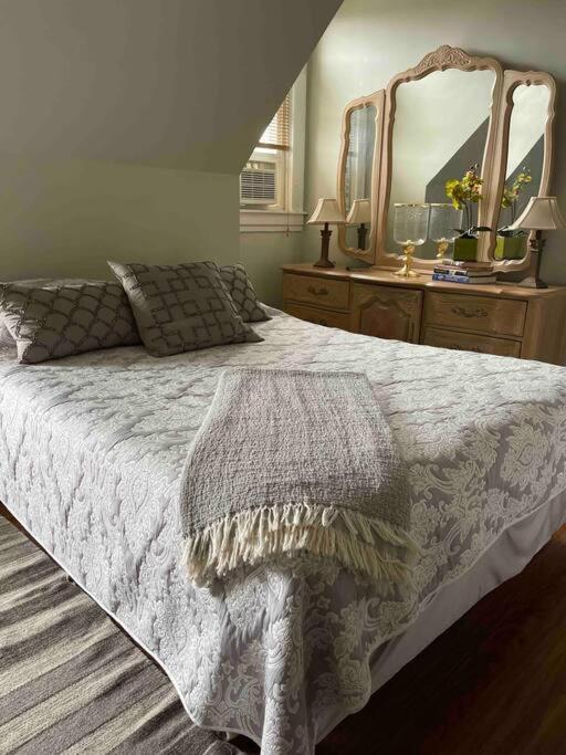 Redefined Alchemy - Bright, Eclectic, Pretty Apt 3E Little Falls Eksteriør bilde